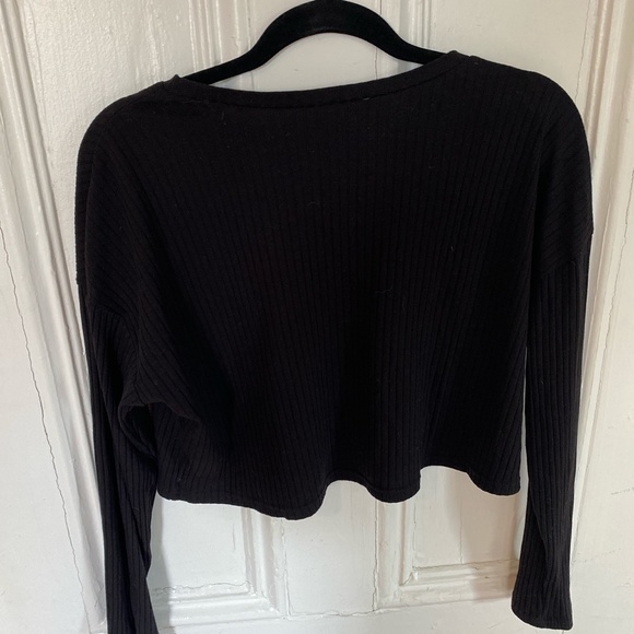 BLACK LONG SLEEVE H&M RIBBED CROP TOP - Picture 2 of 3